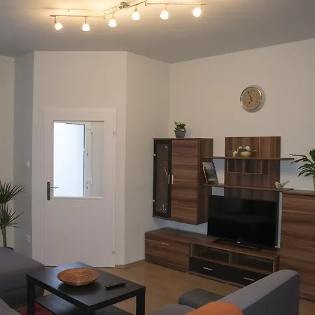 Nador Apartman *